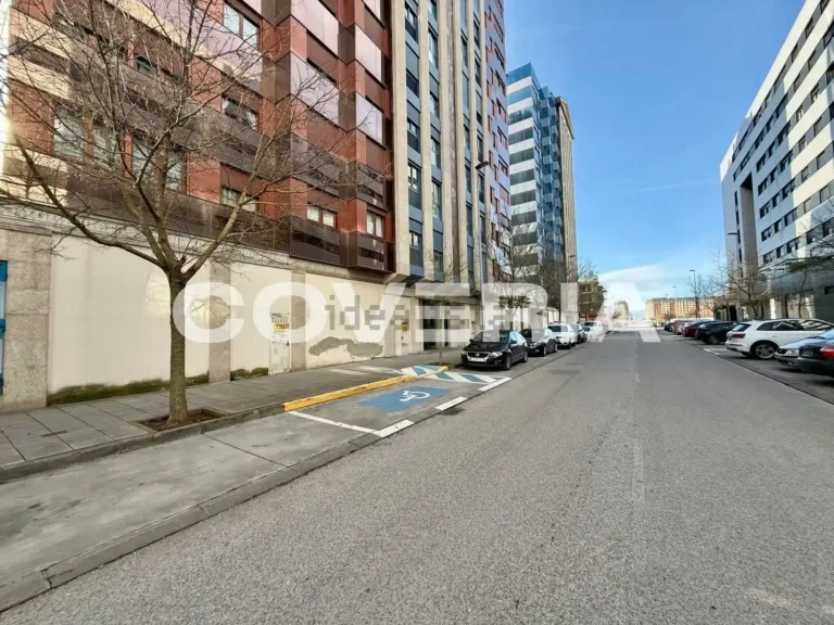 Local comercial en venta en La Rosaleda Ponferrada