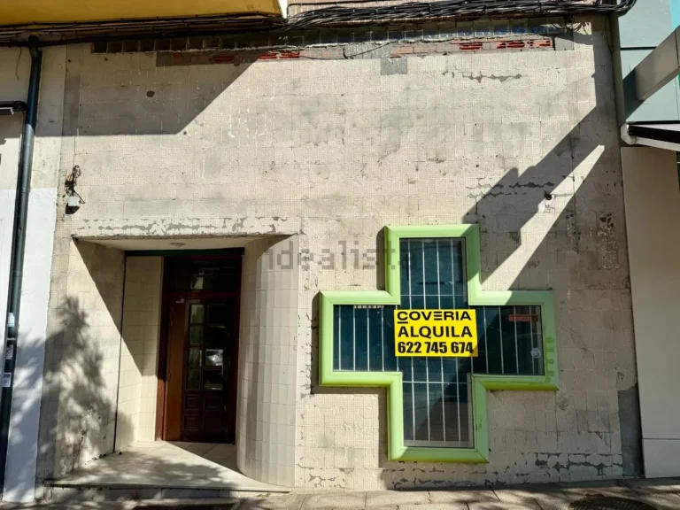 Local comercial con entreplanta en Avenida Astorga, Zona Alta - Ponferrada
