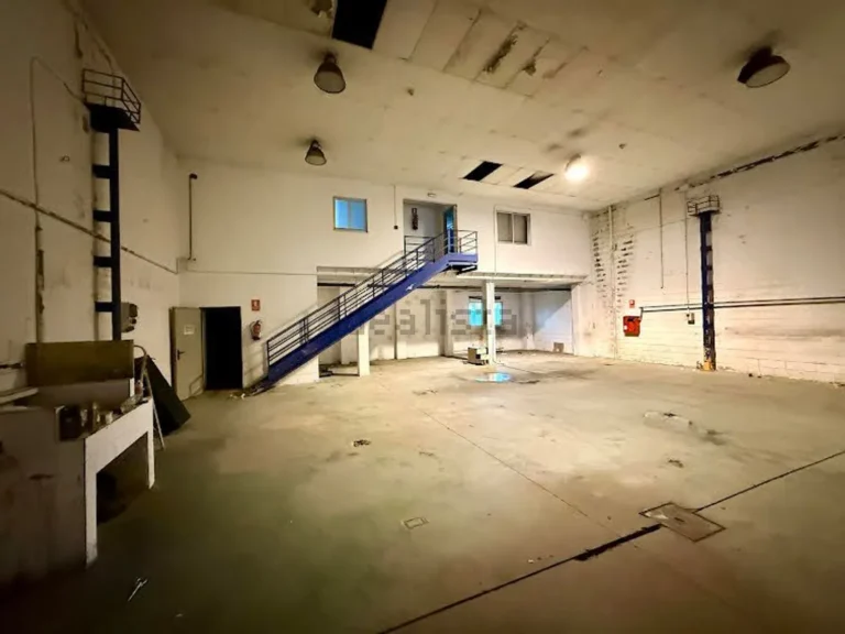 Nave industrial en alquiler en Avenida Montearenas - Ponferrada