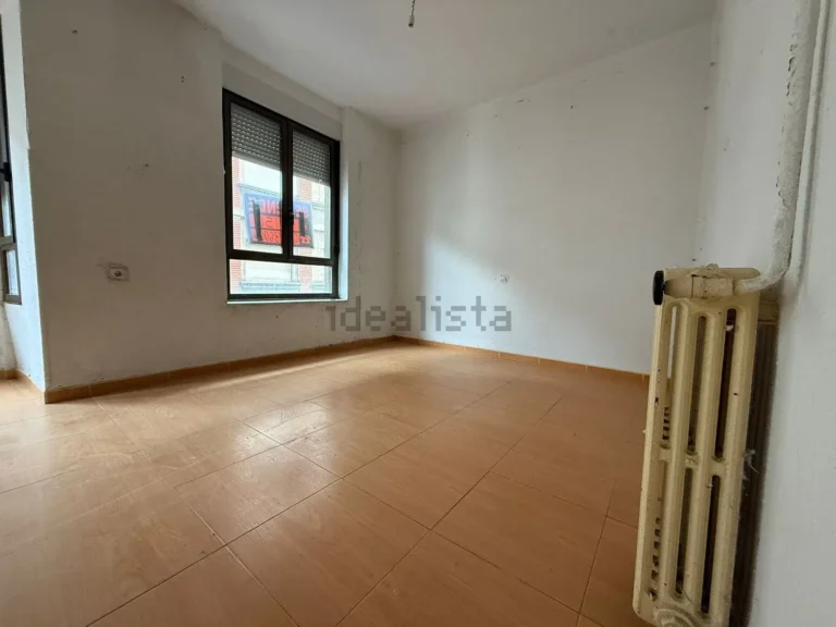 Piso céntrico para reformar en Calle Eloy Reigada, Bembibre