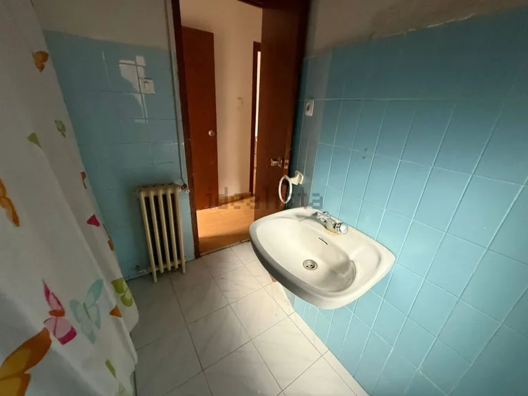 Piso céntrico para reformar en Calle Eloy Reigada, Bembibre