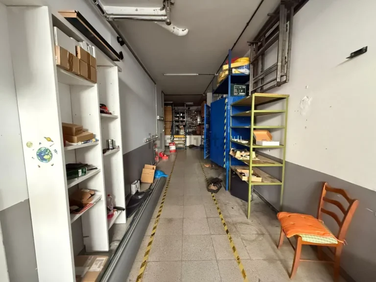 Local comercial acondicionado con vado en Calle Batalla de Pavia, Ponferrada Centro