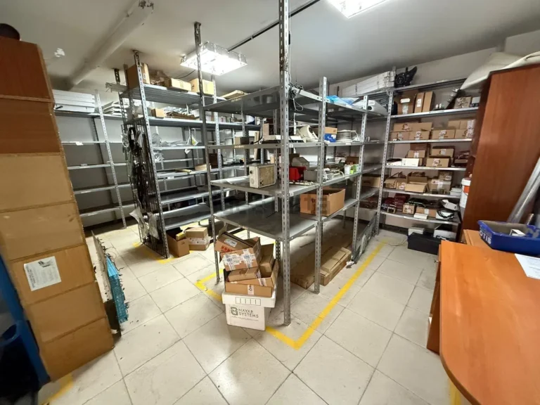 Local comercial acondicionado con vado en Calle Batalla de Pavia, Ponferrada Centro