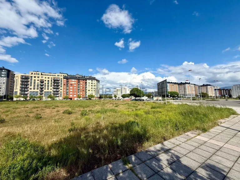 Terreno urbano en venta en La Rosaleda Ponferrada