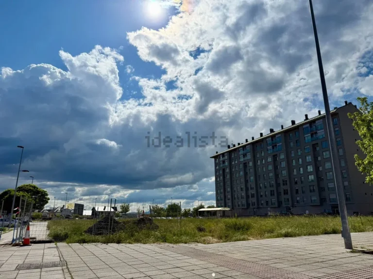 Terreno urbano en venta en La Rosaleda Ponferrada