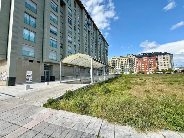 Terreno urbano en venta en La Rosaleda Ponferrada