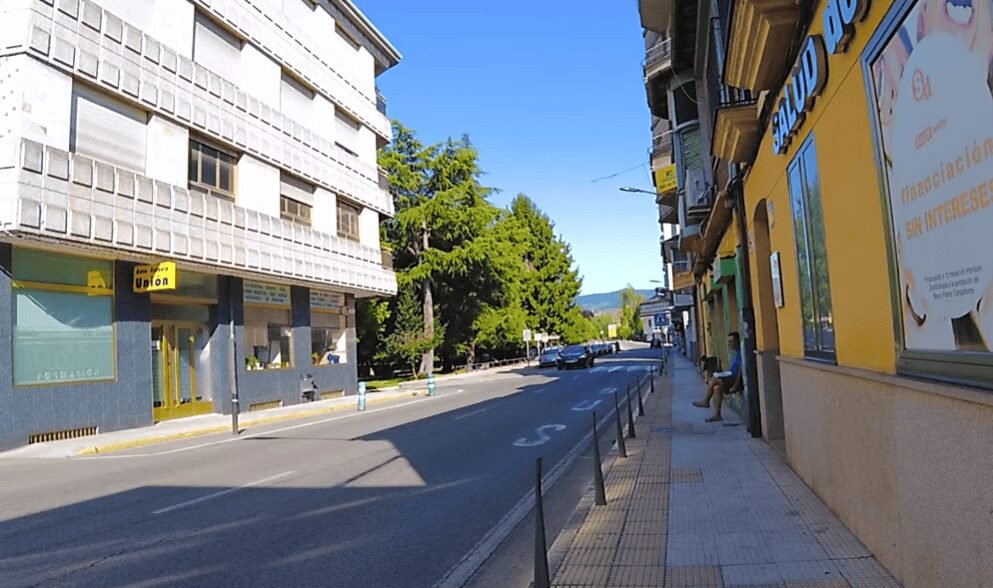 alquiler local comercial cacabelos avenida galicia plaza mayor rentabilidad