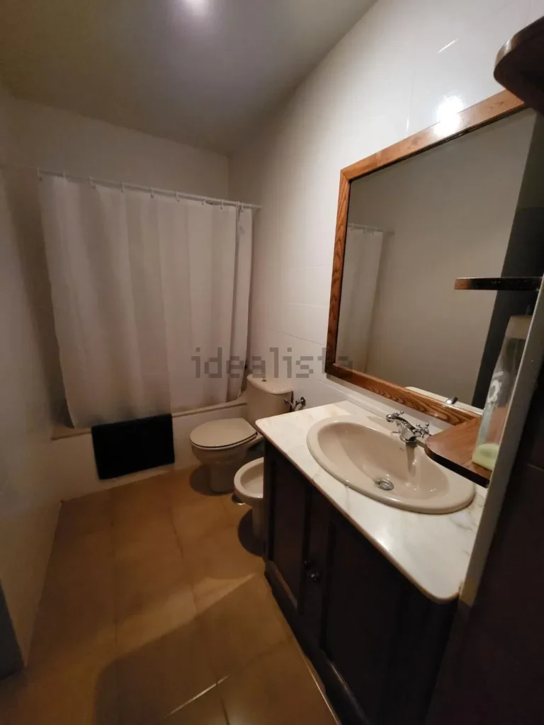 Chalet adosado en alquiler en Calle la Piracanta, Campo - Ponferrada