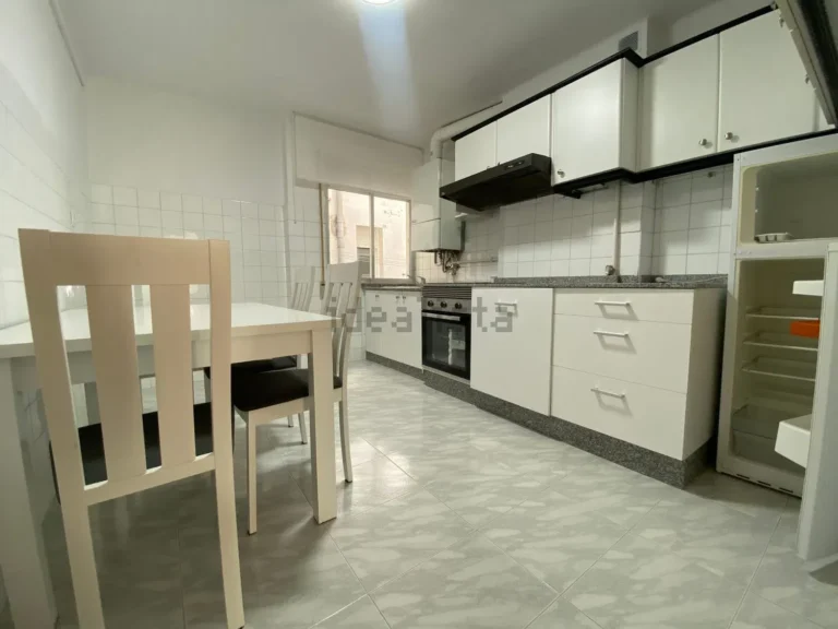 Piso reformado en alquiler en Calle Colombia, Zona Alta - Ponferrada